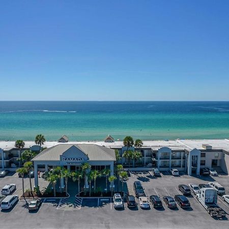 Ramada By Wyndham Panama City Beach / Beachfront Екстер'єр фото