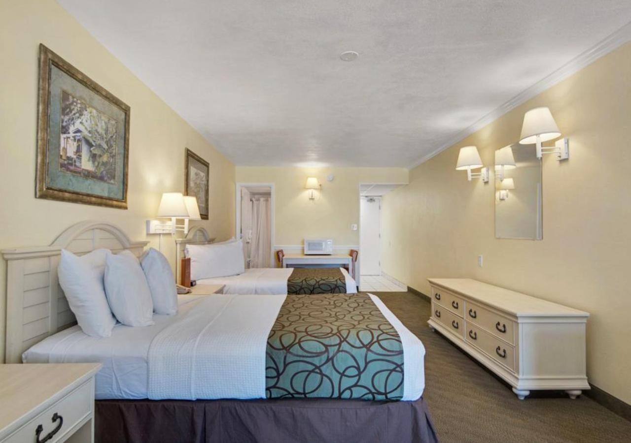 Ramada By Wyndham Panama City Beach / Beachfront Екстер'єр фото