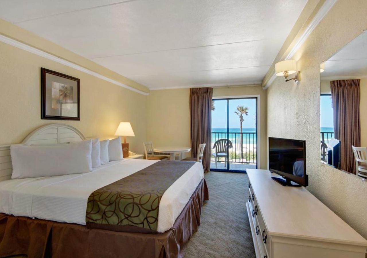 Ramada By Wyndham Panama City Beach / Beachfront Екстер'єр фото