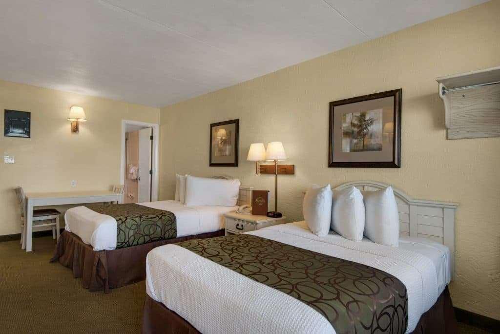 Ramada By Wyndham Panama City Beach / Beachfront Екстер'єр фото