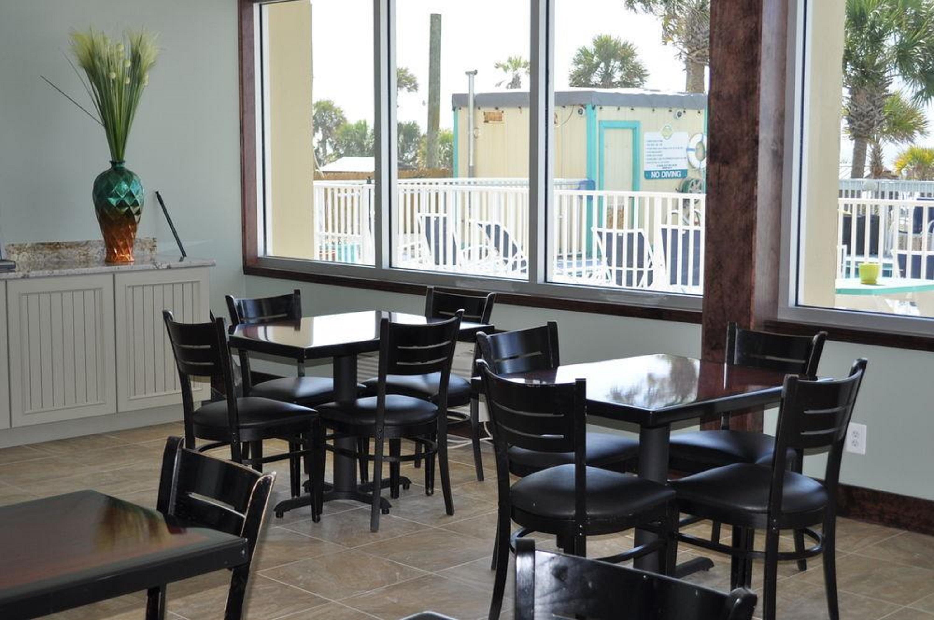 Ramada By Wyndham Panama City Beach / Beachfront Екстер'єр фото