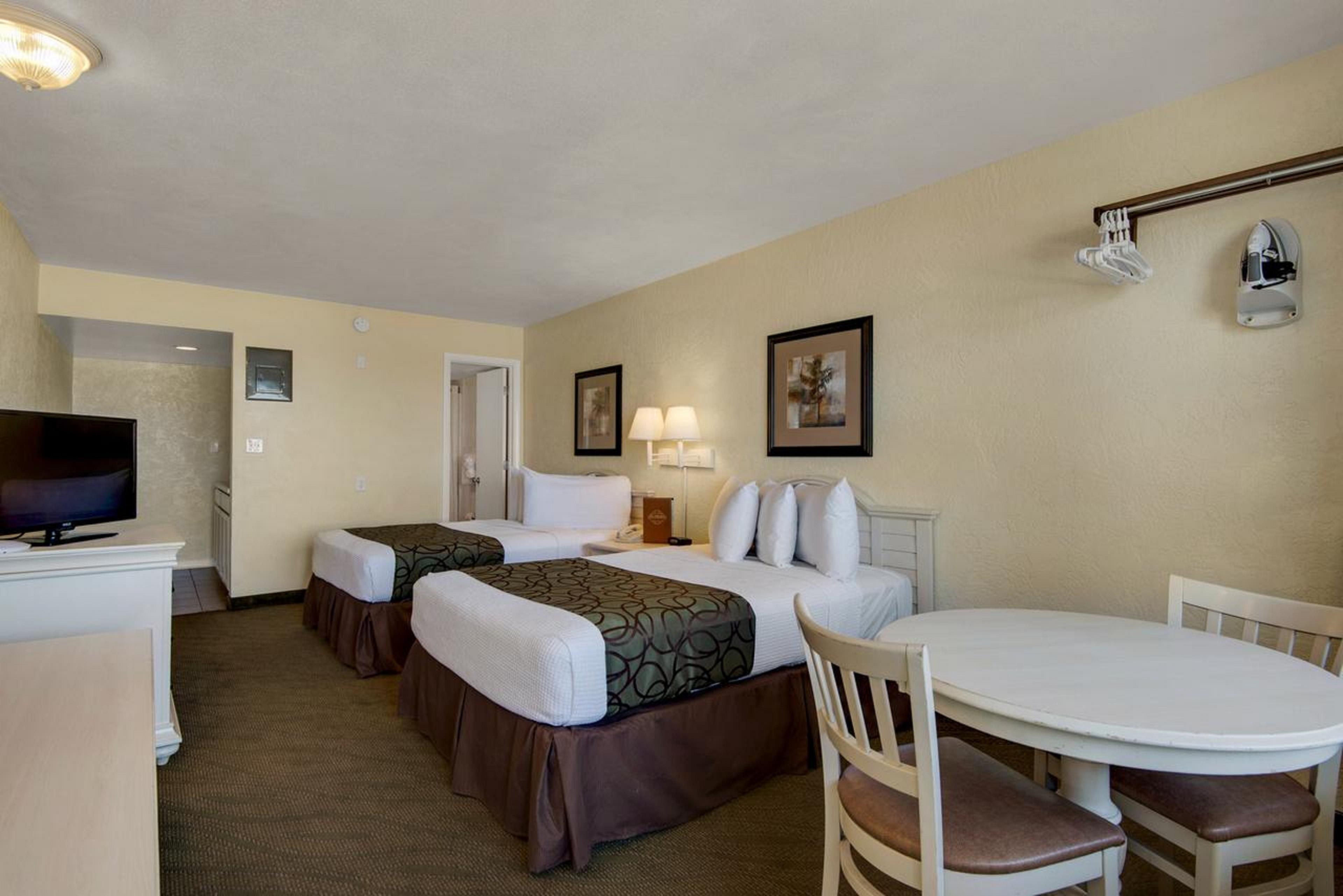 Ramada By Wyndham Panama City Beach / Beachfront Екстер'єр фото