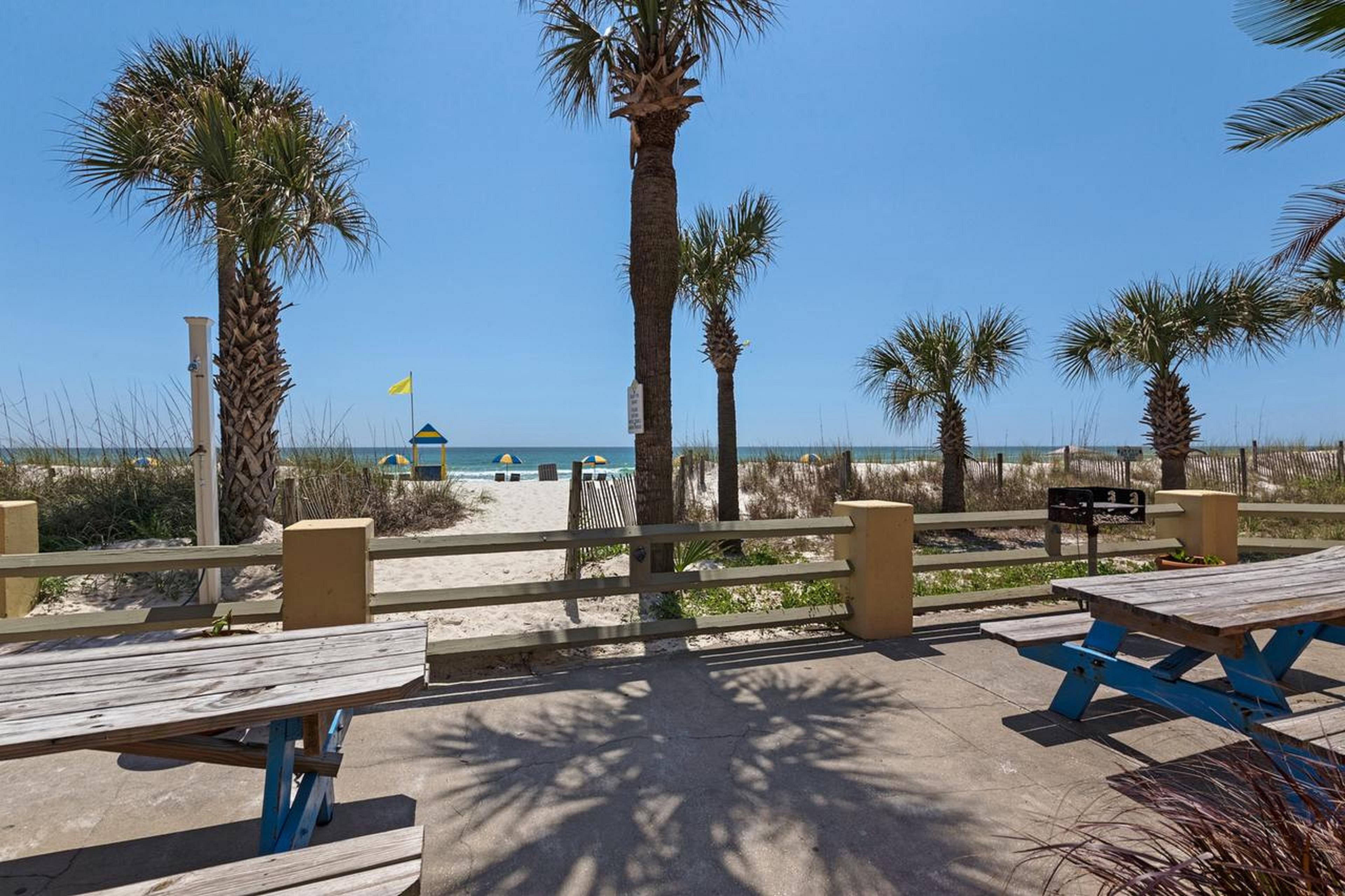Ramada By Wyndham Panama City Beach / Beachfront Екстер'єр фото