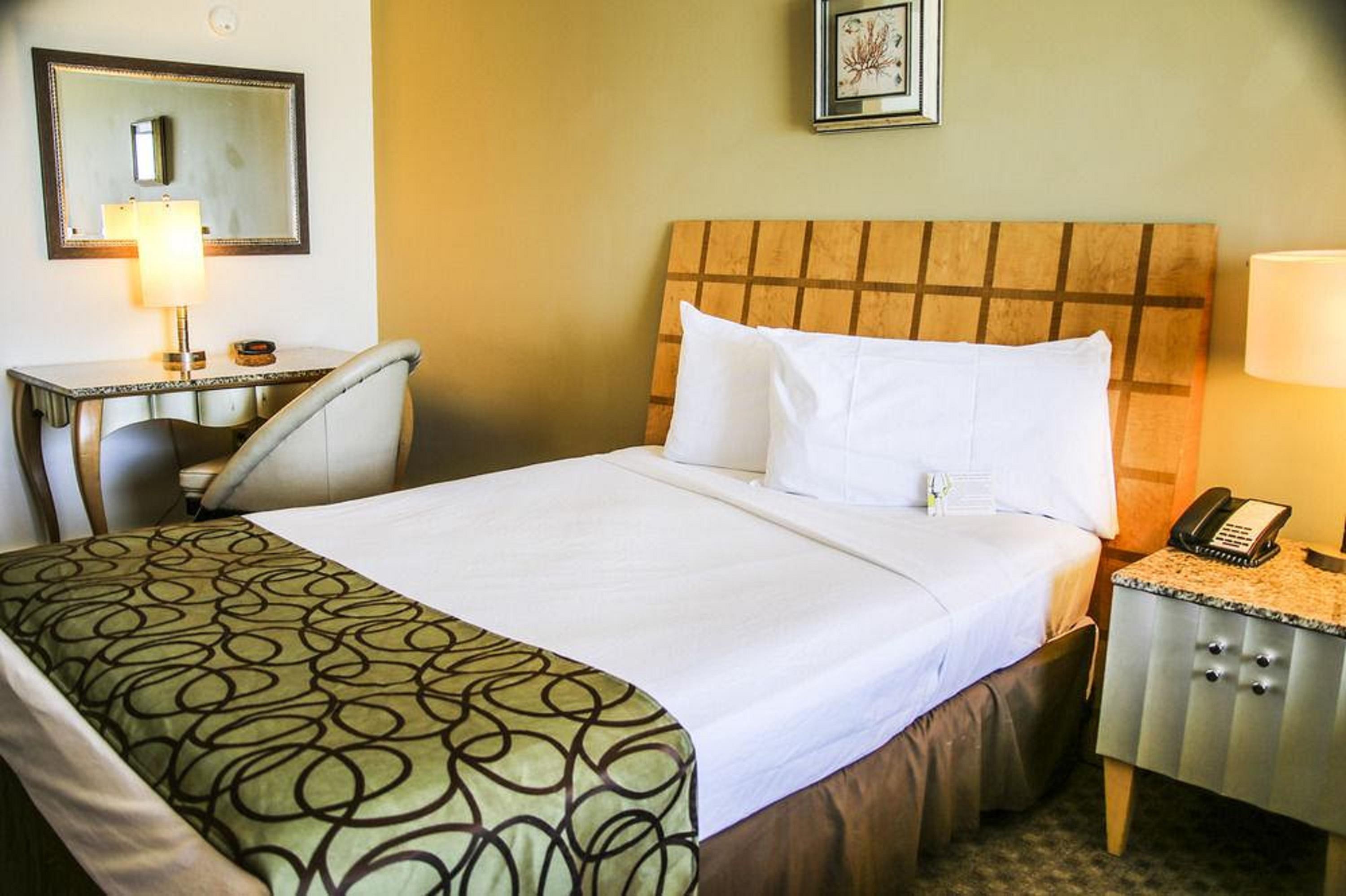 Ramada By Wyndham Panama City Beach / Beachfront Екстер'єр фото