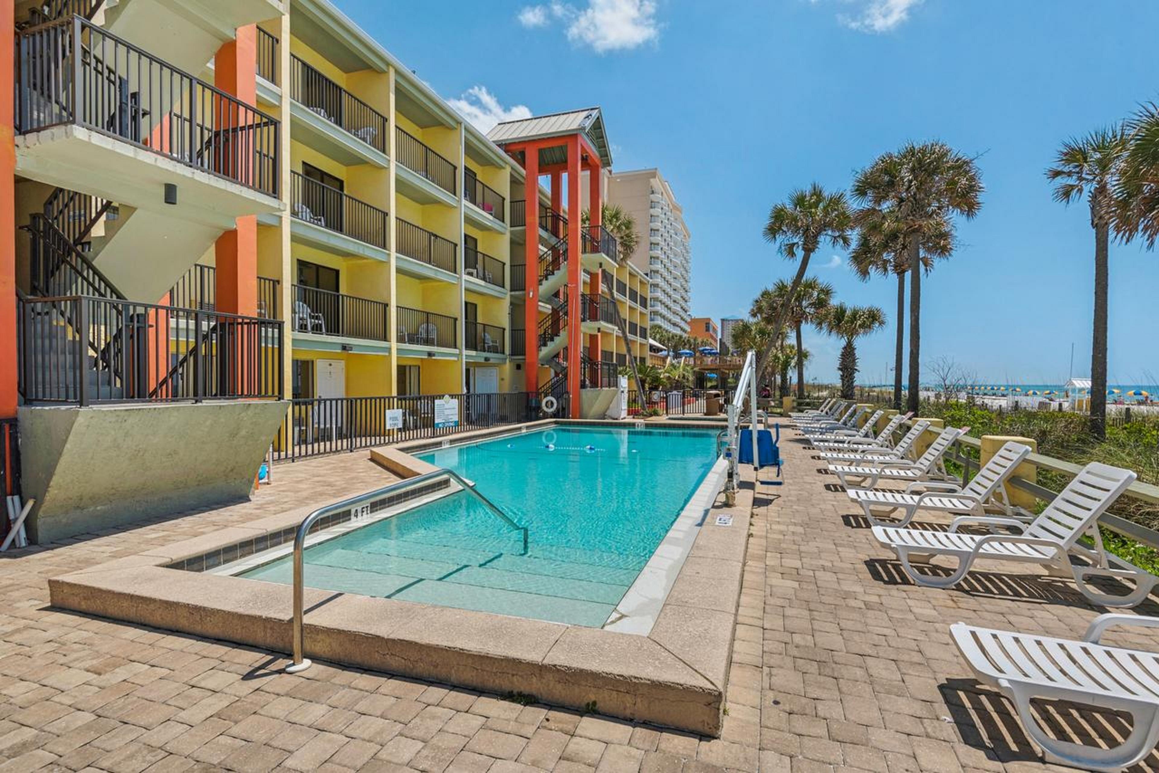 Ramada By Wyndham Panama City Beach / Beachfront Екстер'єр фото