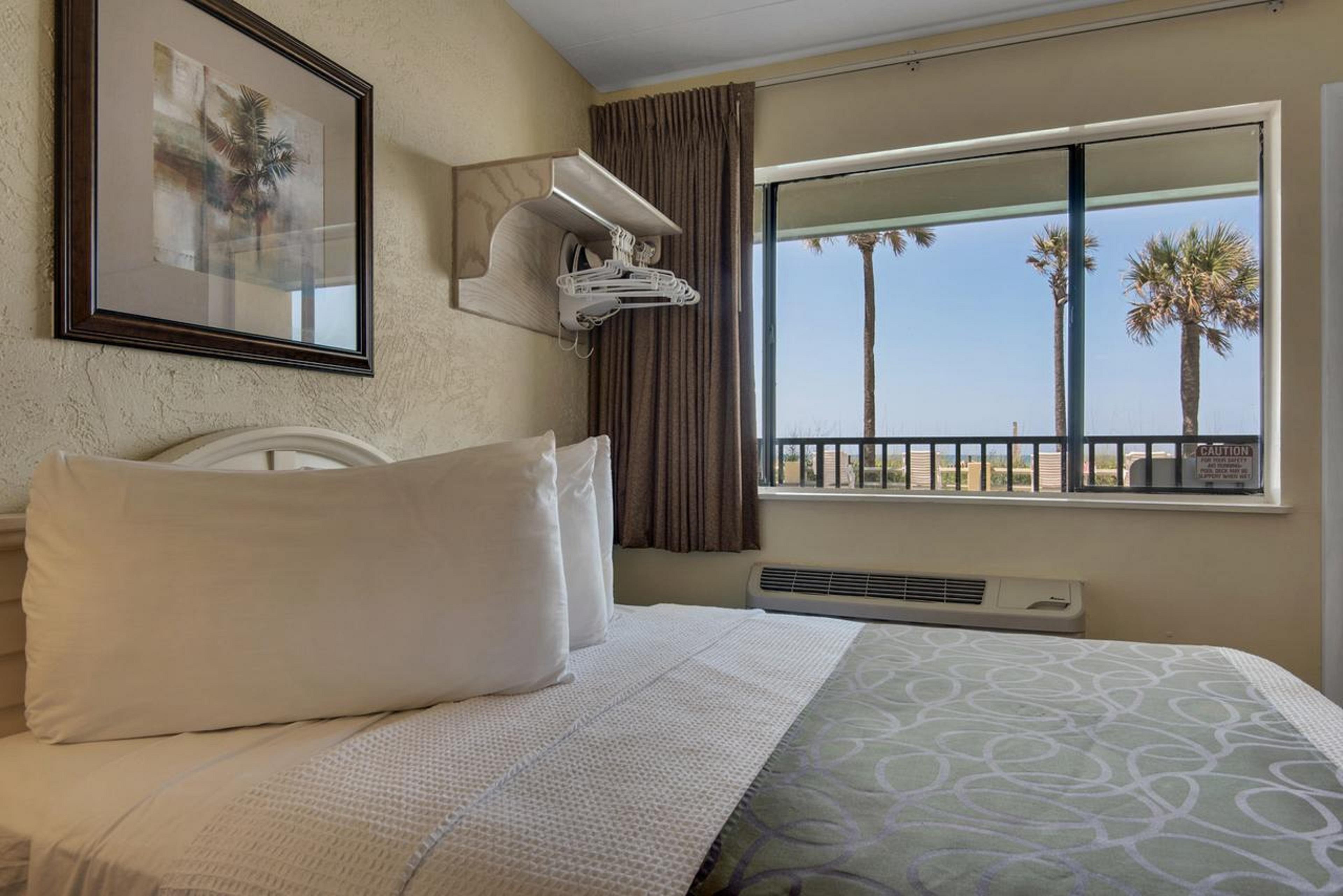 Ramada By Wyndham Panama City Beach / Beachfront Екстер'єр фото