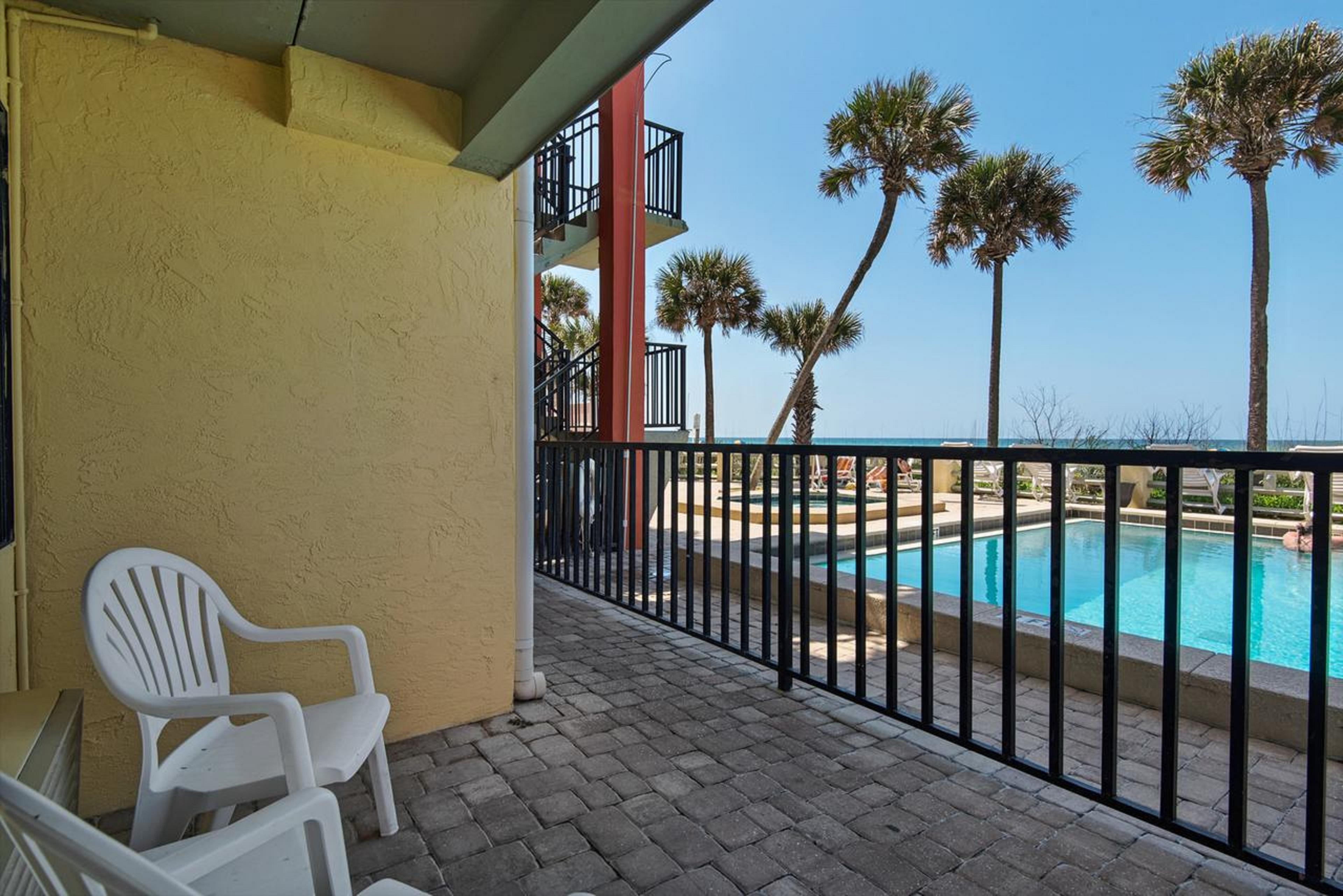Ramada By Wyndham Panama City Beach / Beachfront Екстер'єр фото