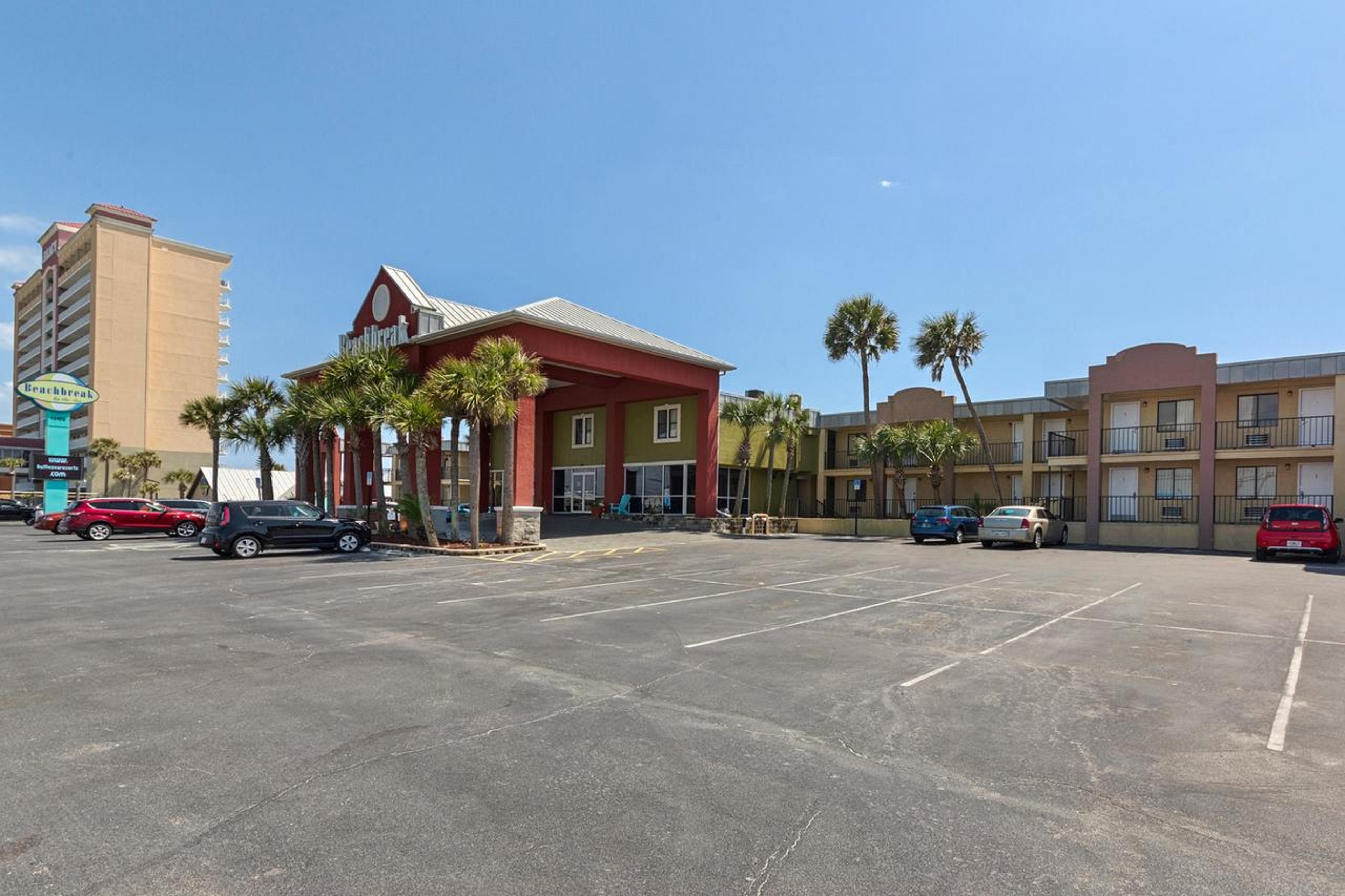 Ramada By Wyndham Panama City Beach / Beachfront Екстер'єр фото