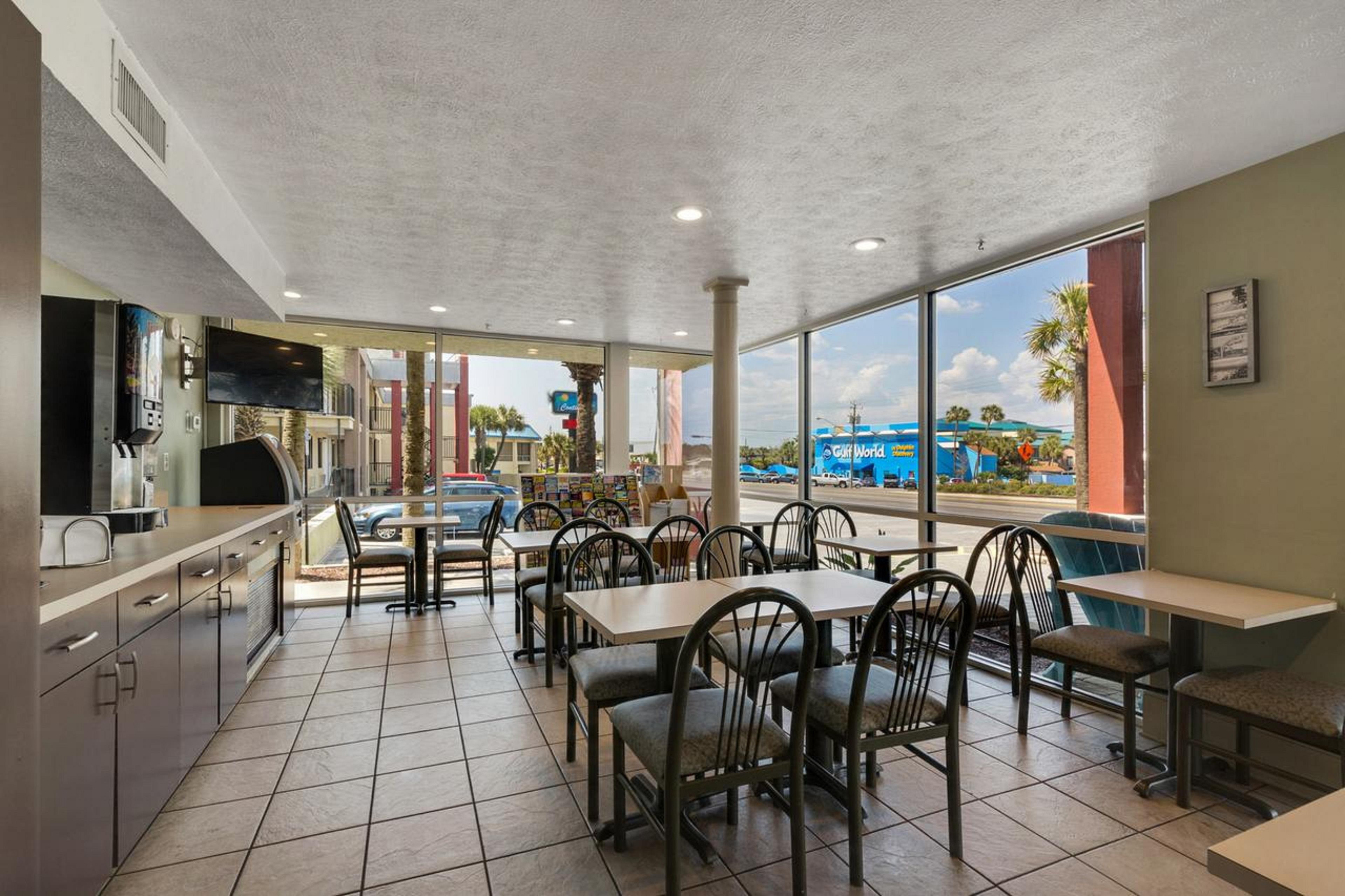 Ramada By Wyndham Panama City Beach / Beachfront Екстер'єр фото