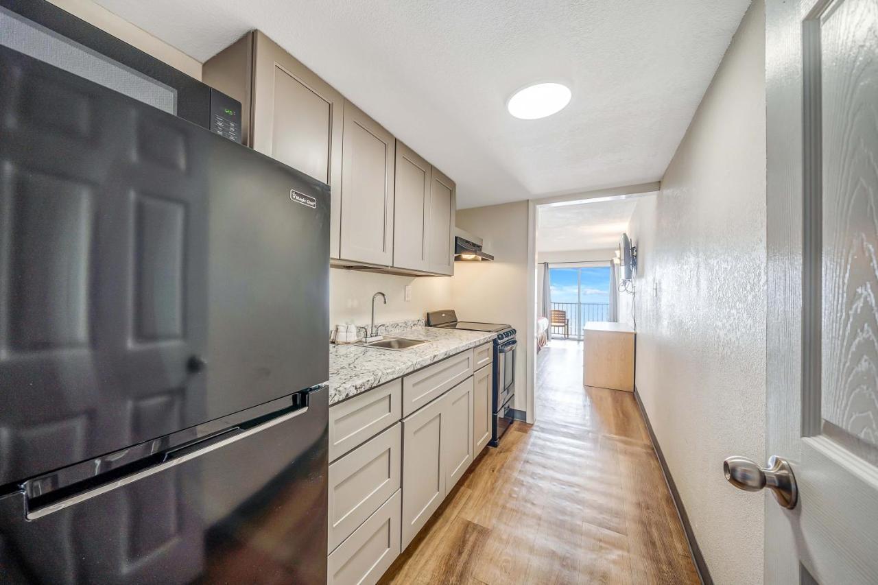 Ramada By Wyndham Panama City Beach / Beachfront Екстер'єр фото
