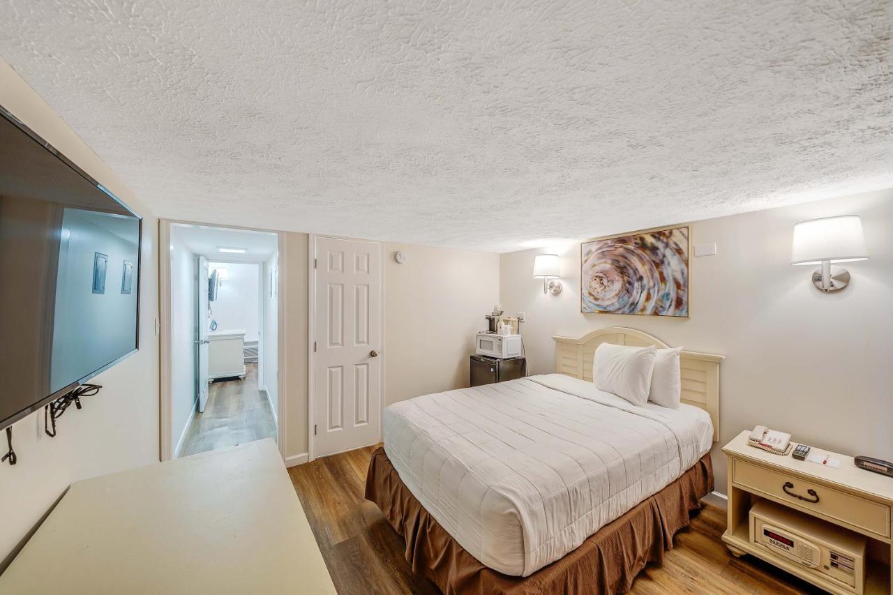 Ramada By Wyndham Panama City Beach / Beachfront Екстер'єр фото