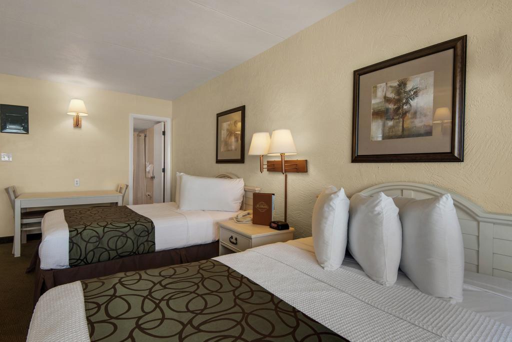 Ramada By Wyndham Panama City Beach / Beachfront Екстер'єр фото