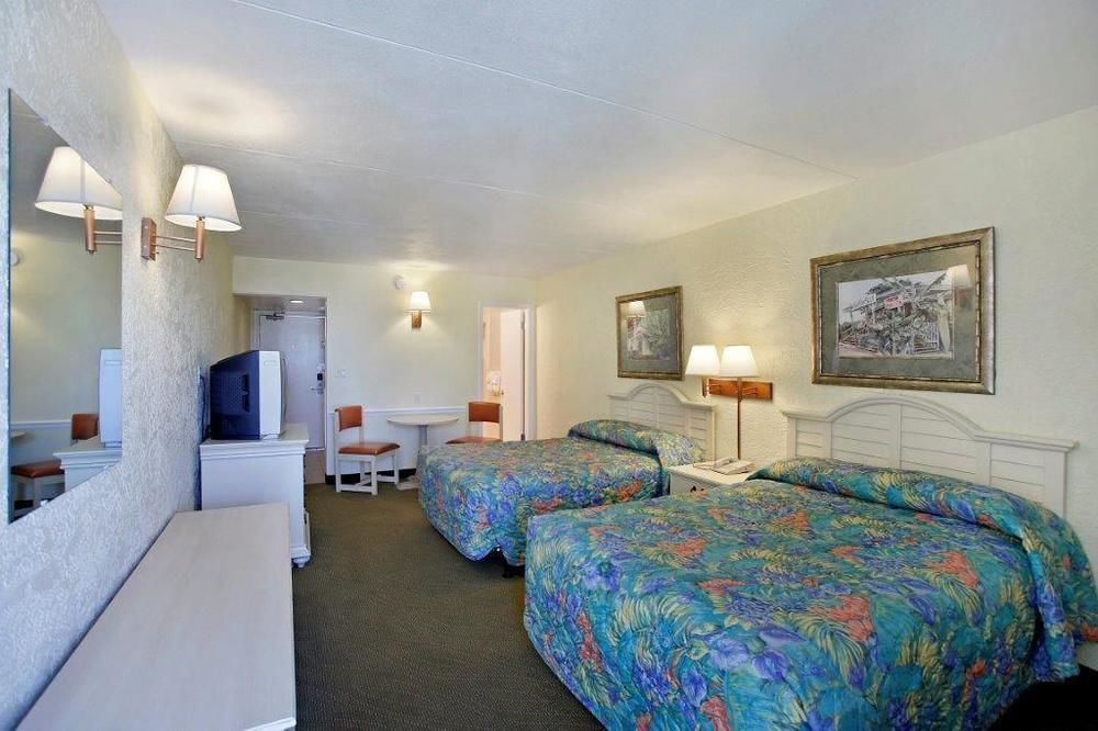 Ramada By Wyndham Panama City Beach / Beachfront Екстер'єр фото
