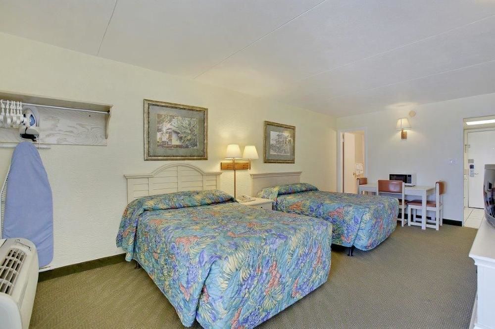 Ramada By Wyndham Panama City Beach / Beachfront Екстер'єр фото