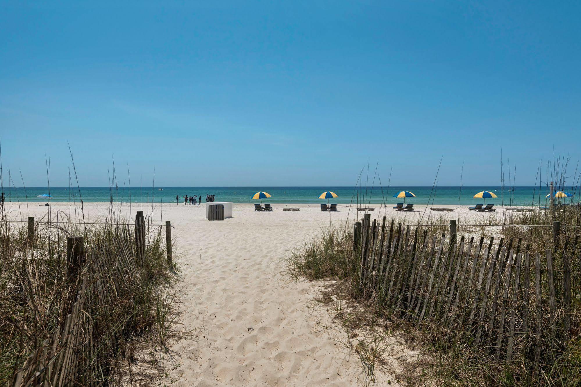 Ramada By Wyndham Panama City Beach / Beachfront Екстер'єр фото