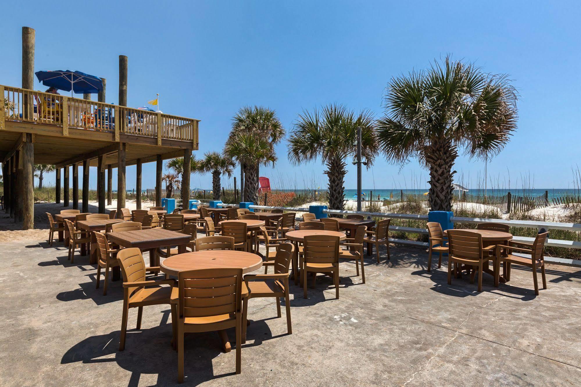 Ramada By Wyndham Panama City Beach / Beachfront Екстер'єр фото
